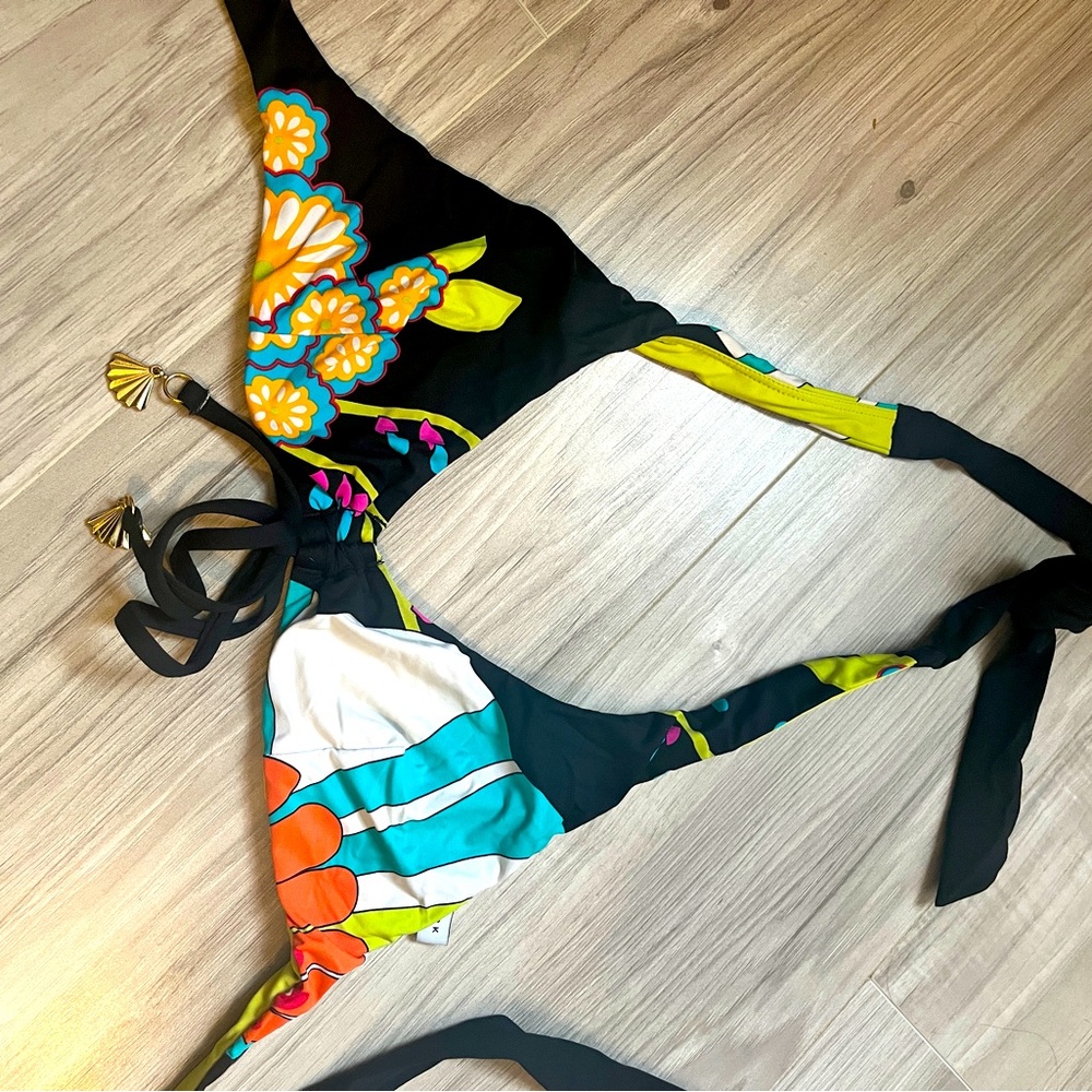 Trina Turk size 6 bikini top